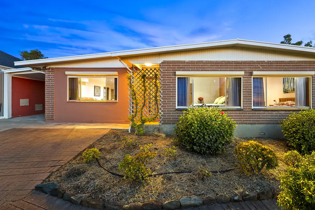 16 Marsh Avenue, Para Hills, SA 5096