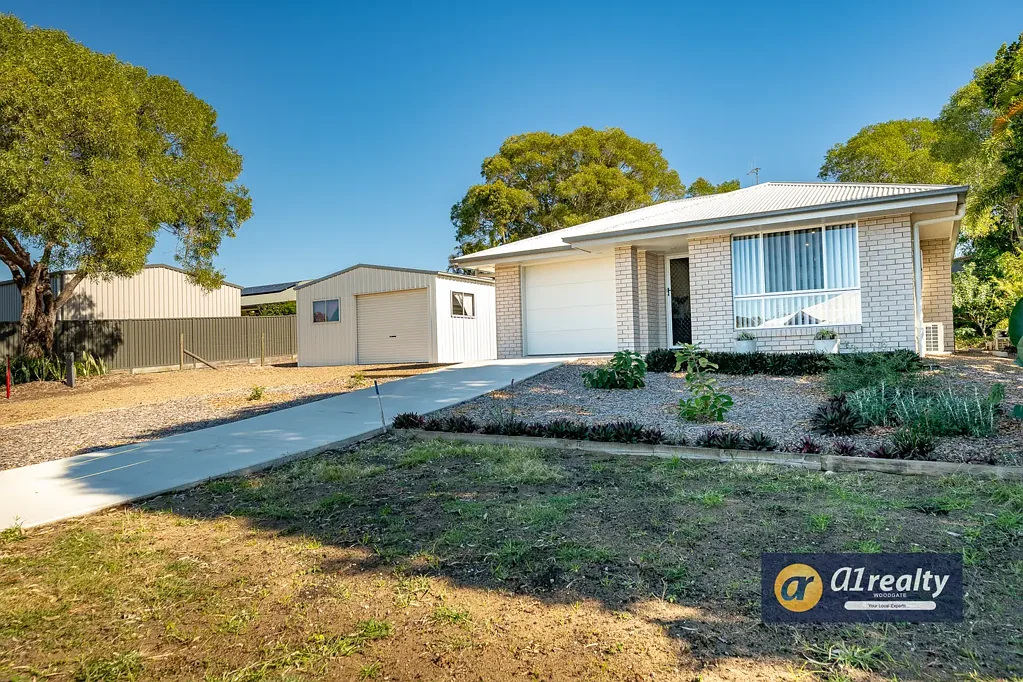Woodgate 3房  Coastal Comfort in Woodgate Beach – 3 Bed, 2 Bath Low Set Brick Home with Sheds
