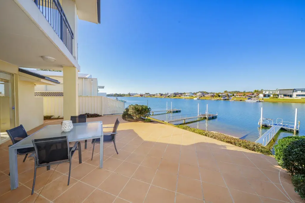 Port Macquarie 4房  An Envied Lifestyle – Absolute Waterfrontage
