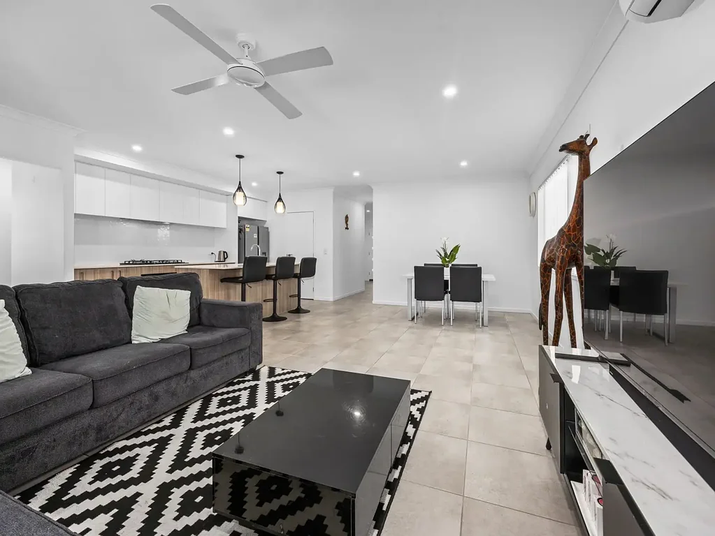 Collingwood Park 4房 新造住宅2023 375m²土地 6KW太阳能 环氧双车库 多个生活区 主卧套房 邻近学校公园 购物便利 Delivering Comfort, Style & Convenience