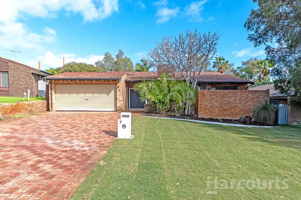 7 Goollelal Drive, Kingsley, WA 6026