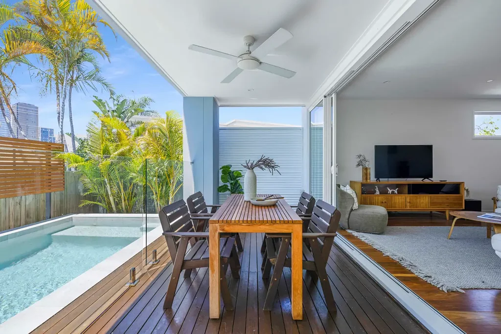2/34 Naranga Avenue, Broadbeach Waters, QLD 4218