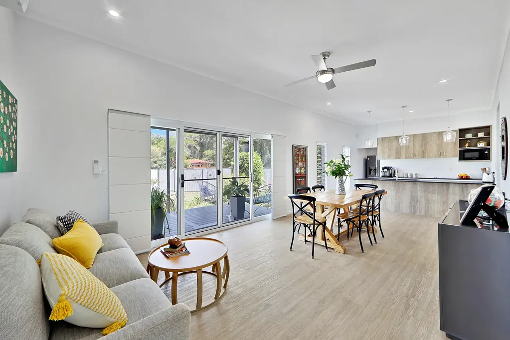 4 Sandpiper Grove, Moore Park Beach, QLD 4670