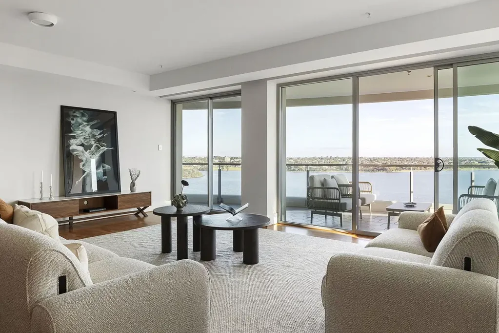 East Perth 4 Bedroom Sky-High Luxury