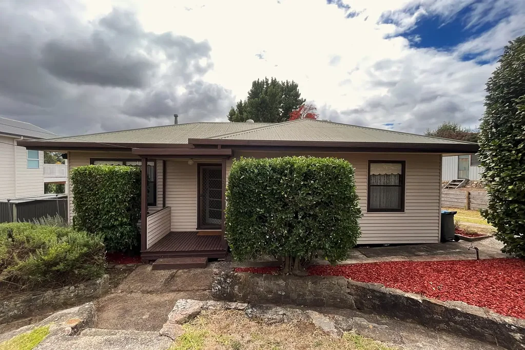 Newly Renovated 1950's home in the heart of Woodside