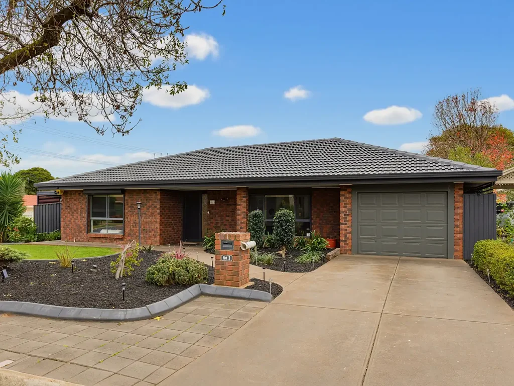 Morphett Vale 4침실 Versatile Family Living on a Corner Allotment with Exceptional Outdoor Entertaining & Vehicle Accommodation