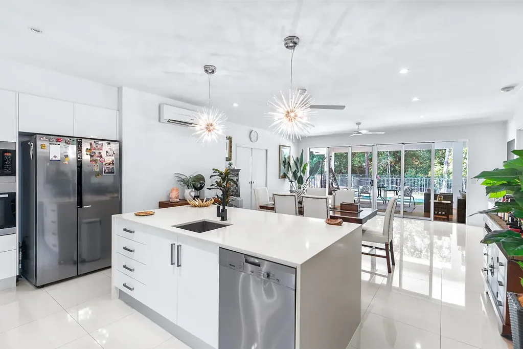 Palm Cove 4 Bedroom Resort Style Living Everyday!