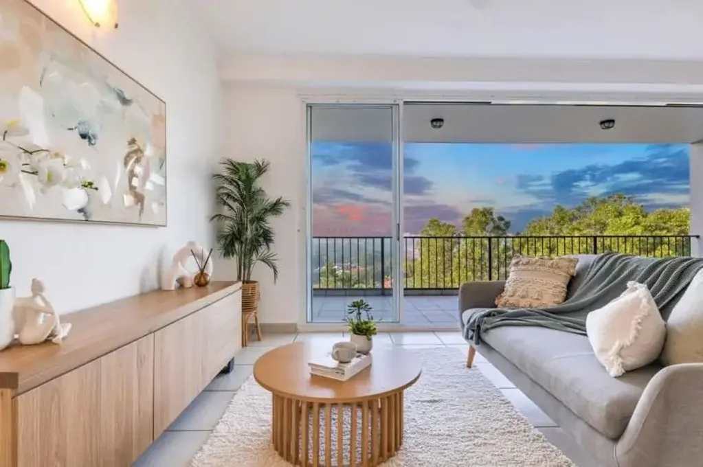 Woolner 3房  Sunset views forever - Level 3 – With Lift Access