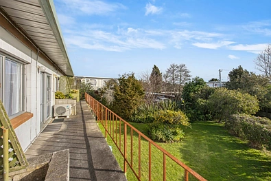 Peaceful, Sunny Unit in Prime Sandringham Location