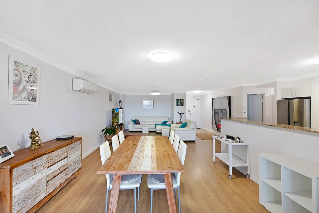 The Entrance 2 Bedroom Immaculate, Sunny, Convenient