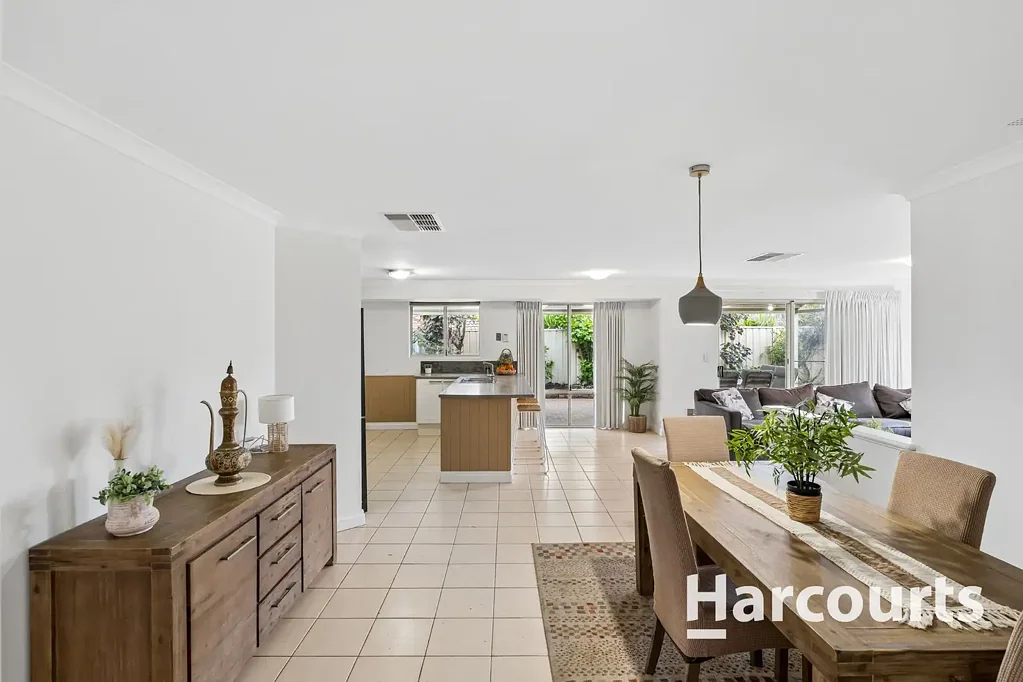 Quinns Rocks 4房  **UNDER OFFER BY KATHY & STEVE TEAM**