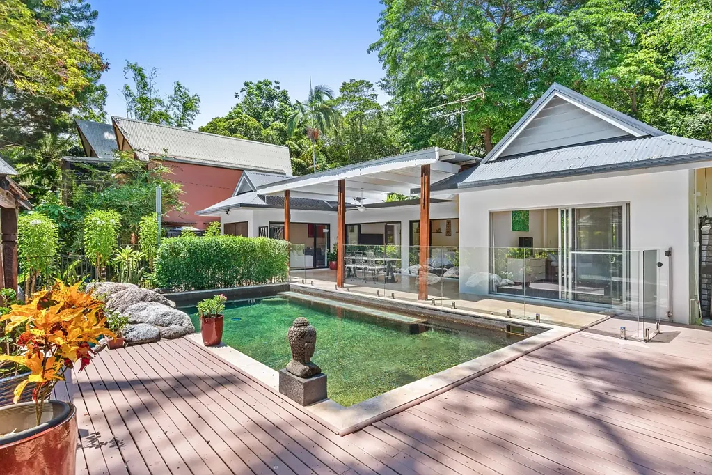 Oak Beach 3બેડરૂમ Quintessential Oak Beach Cottage - Just Steps from the Shore