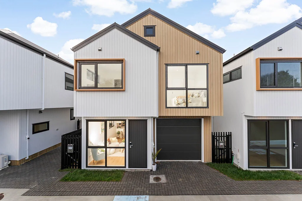 Te Atatu Peninsula 3침실 Standalone with garage!