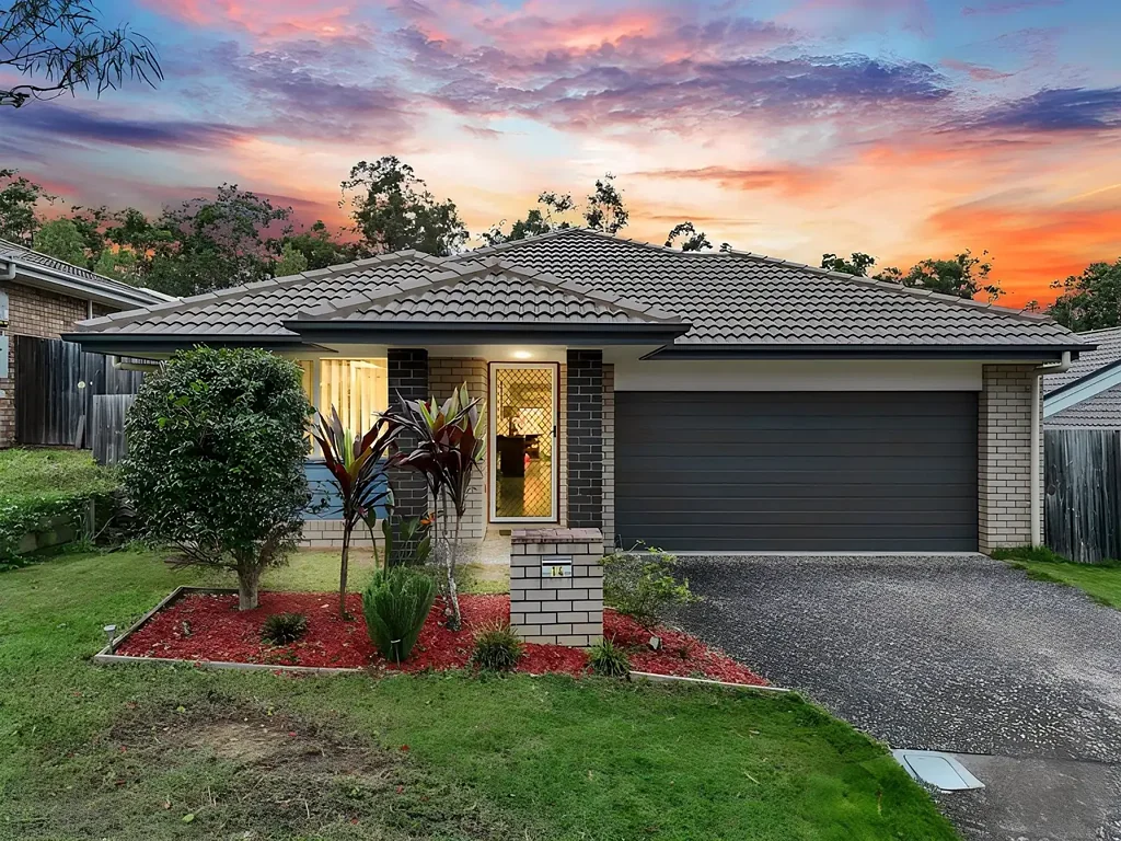 Stylish & Spacious 3-Bedroom Home in Prime Springfield Lakes Location