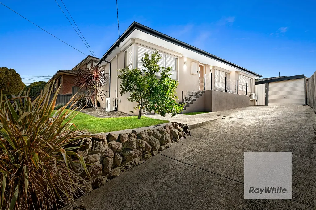 Bundoora 3 Bedroom Perfect for the outdoor entertainer!