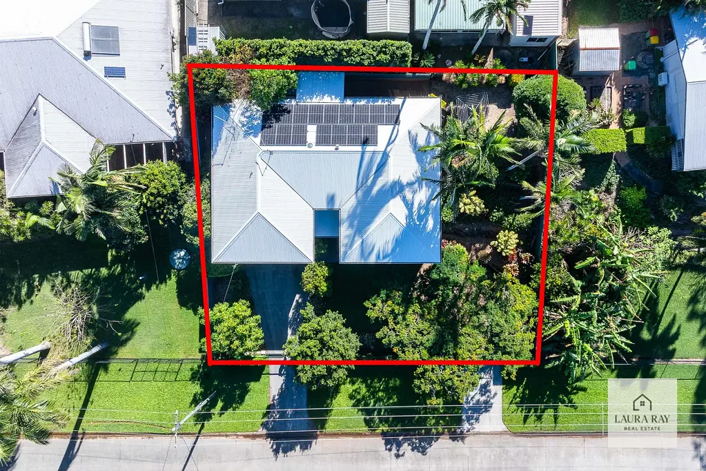 Redland Bay 3房 宁静角落 675m2宽地 多功能高架宅 下层双住潜力 上层海湾景观 户外厨房 额外停车 工作室空间 灵活生活选择 Dual-Living Potential on 675m2 Block with Caravan/Boat Parking- The Complete Package