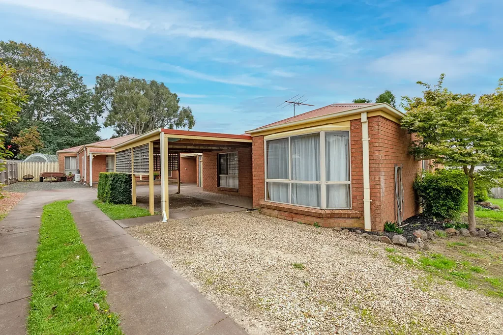 Neat Two Bedroom Unit In Central Ballan!