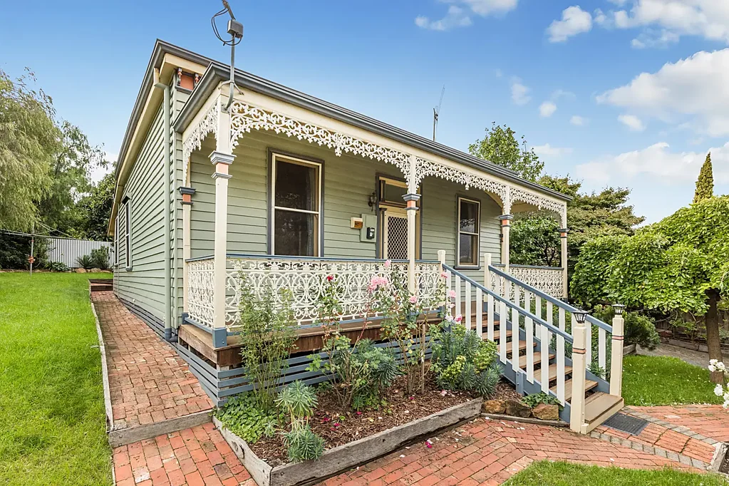 Central 3 Bedroom Victorian Style Home