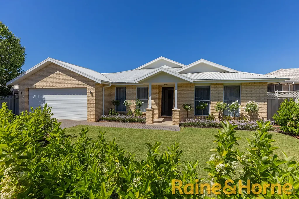 16 Ellenborough Avenue, Dubbo, NSW 2830