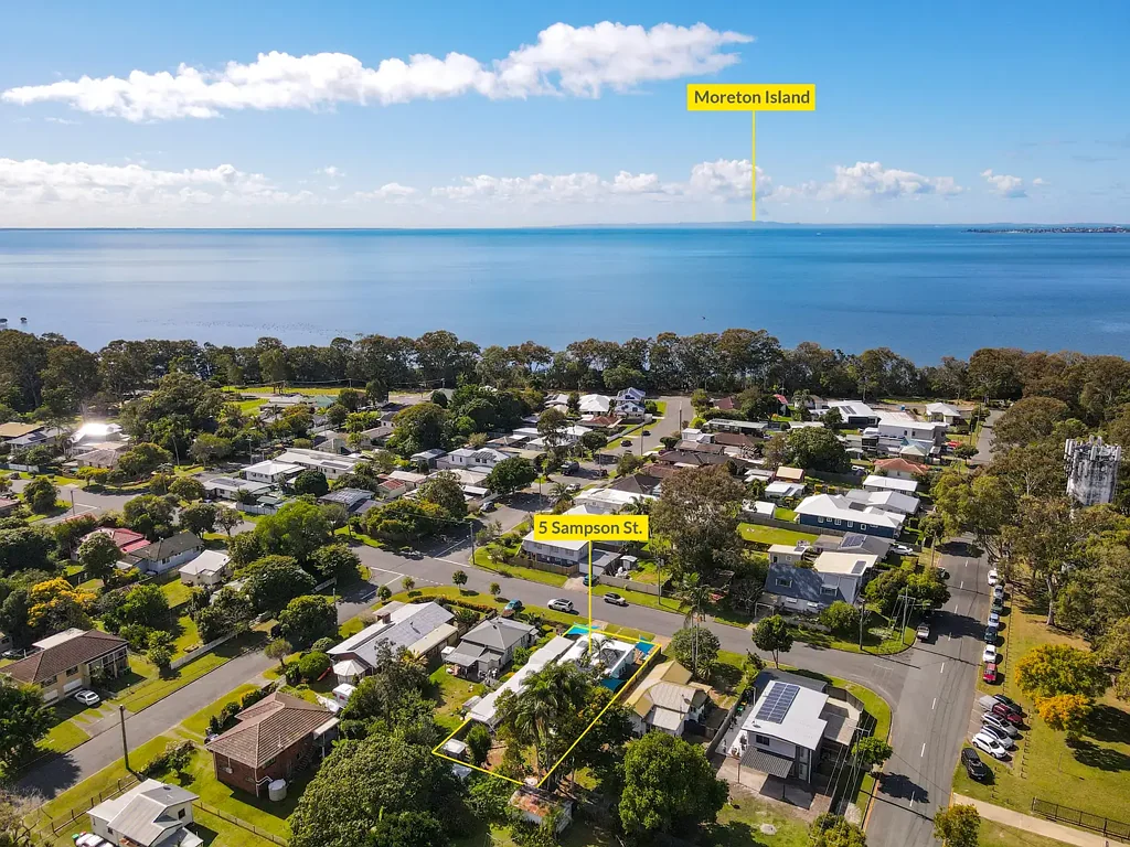Deception Bay 2房 翻新特色住宅，带多功能独立工作室！ Renovated Character Home with Versatile Detached Studio!