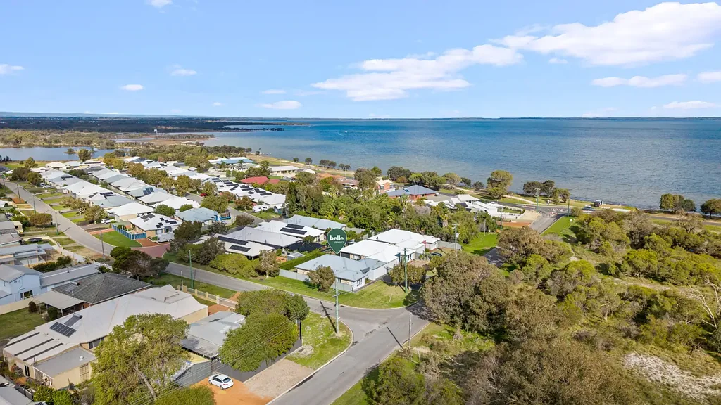Coodanup 4房  Relaxed estuary lifestyle.