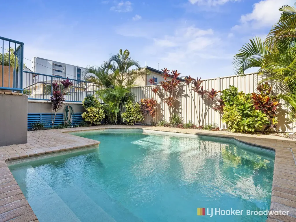 Sunny North-Facing Apartment in Boutique Complex