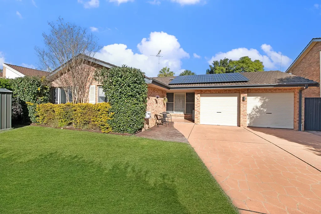 Quakers Hill 4房 宁静朝北613平米地 四卧带步入式衣帽间 现代石台面厨房 双车库太阳能系统 Welcome to 104 Pye