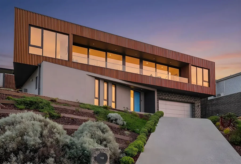 Warrnambool 4房  Architectural Design Meets Luxury Living