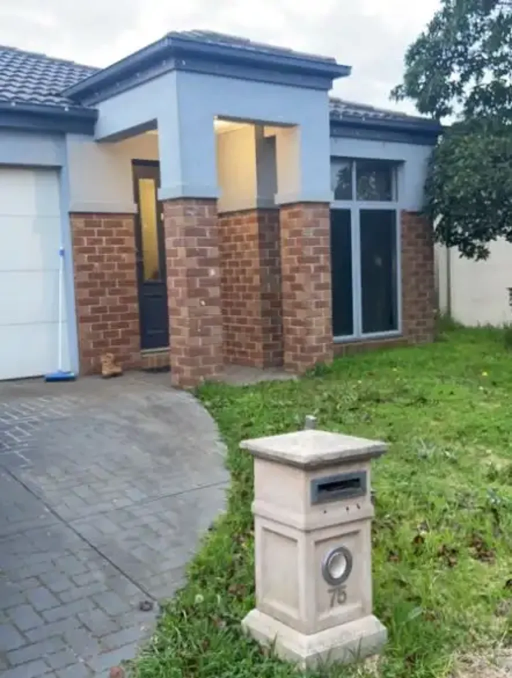 Central Park Estate - 3 Bedroom Home + study!