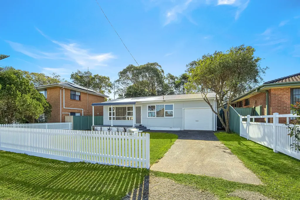 10 Sixth Avenue, Toukley, NSW 2263
