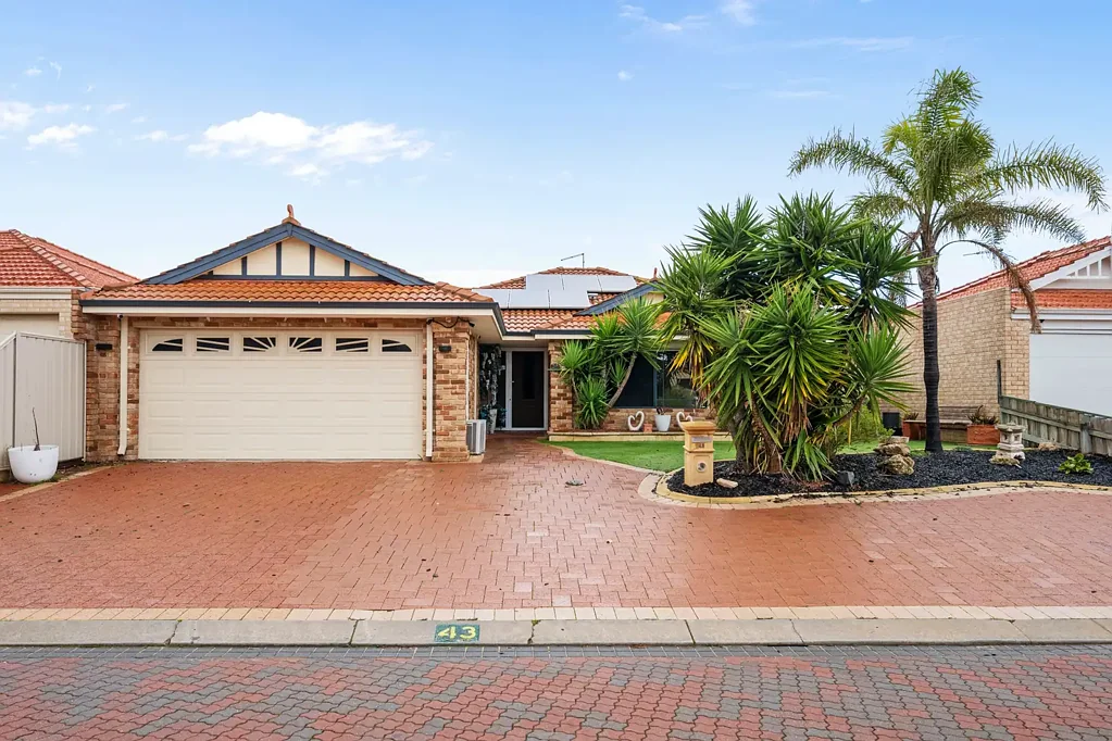 Hillarys 4 Bedroom Coastal Charm with Room to Grow