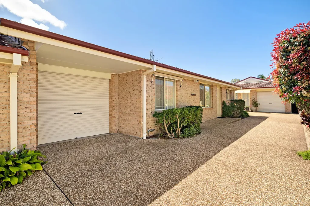 Belmont 2 Bedroom Easycare Over 55's Villa with Small Yard, Short Walk to Shops