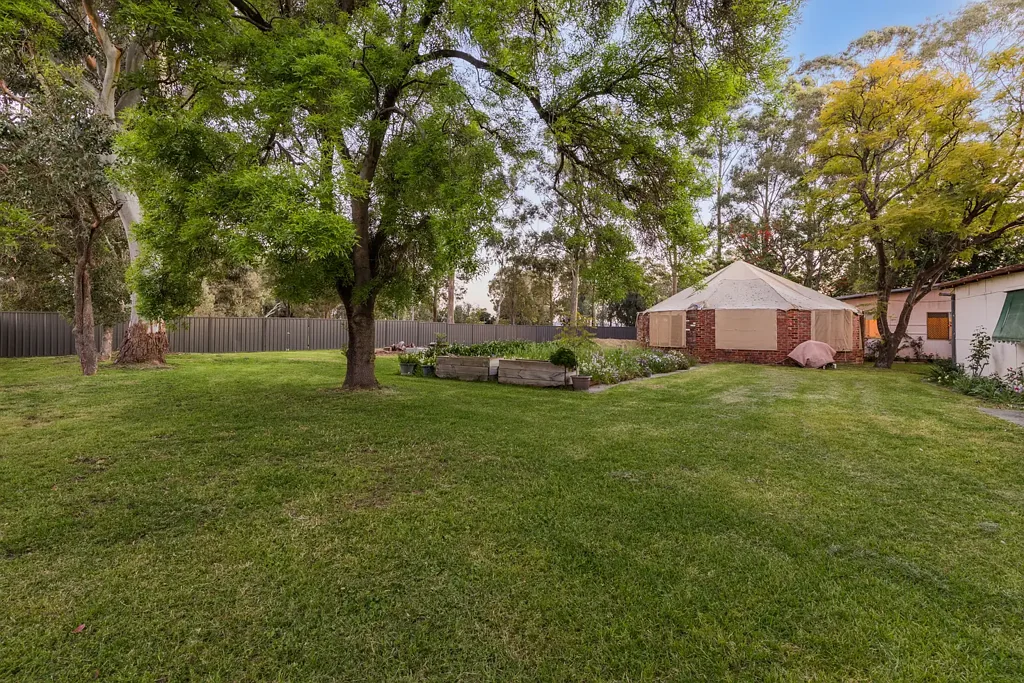 Haynes 7chambre Dual-Dwelling Acreage with Endless Potential - Haynes