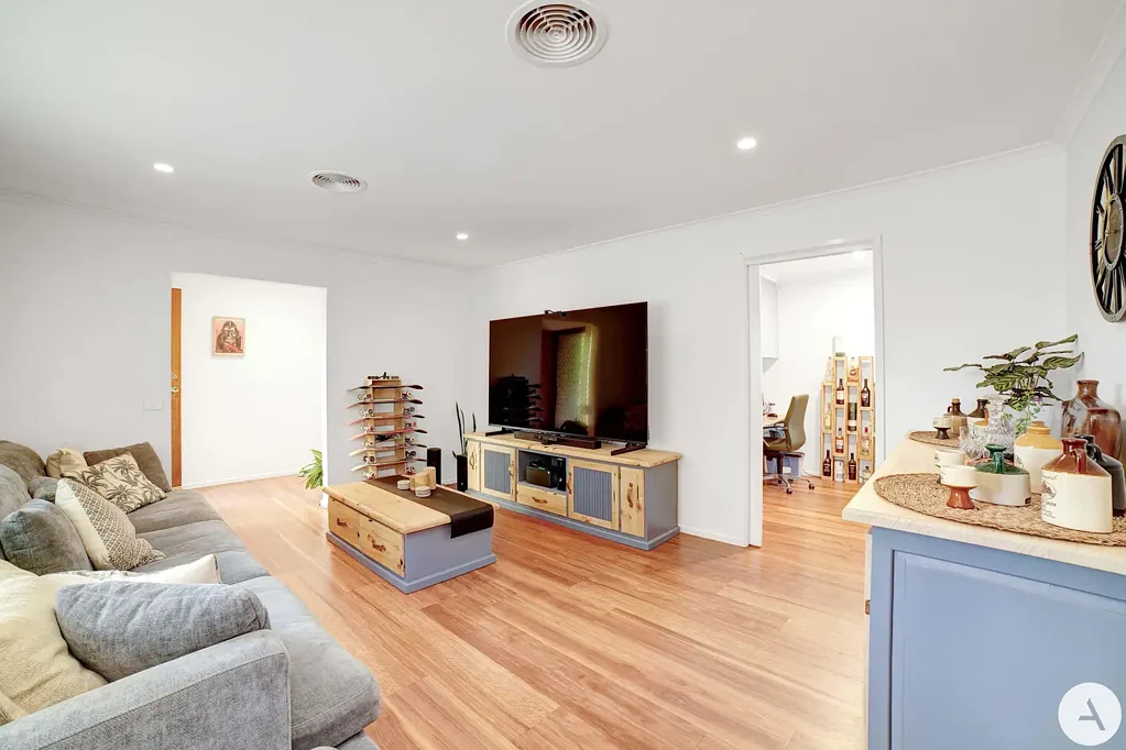 Flynn 3房  North-East Facing with Mountain Views & Major Appeal