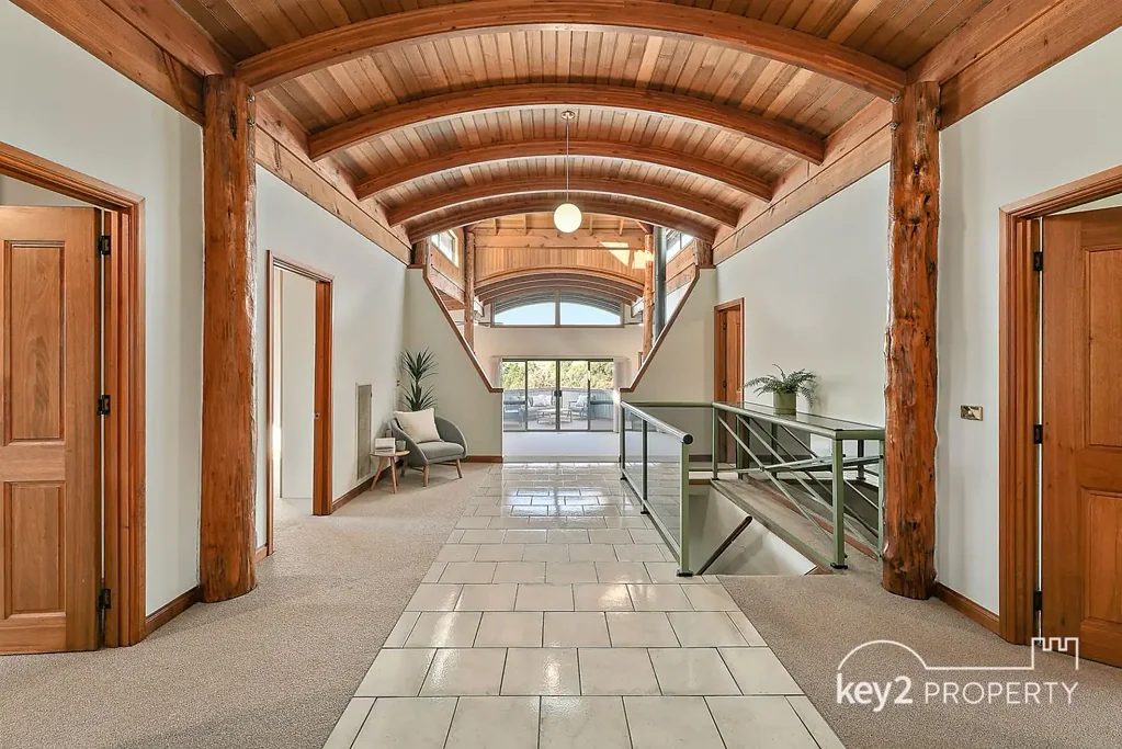 Riverside 4 Slaapkamer Architectural Brilliance with Unforgettable Views