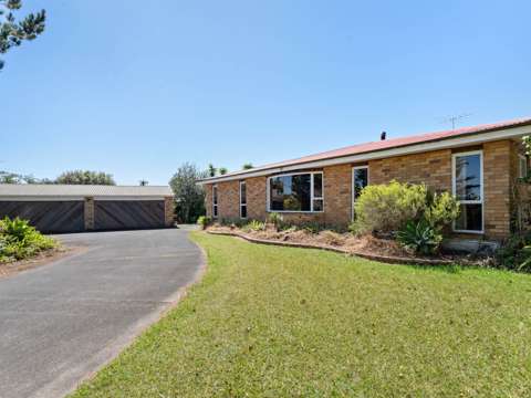 Browns Bay 3 Bedroom Rangi Zone, One-Level Brick Home, Seaview 1656...
