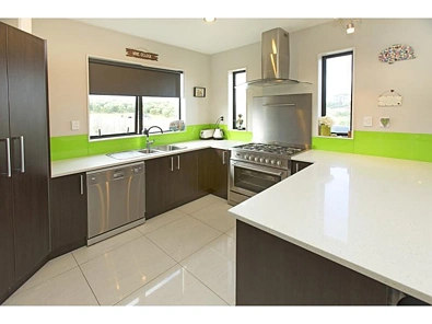 Spacious 4-Bedroom Family Home in Gulf Harbour