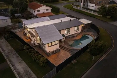 Sunnybank 4chambre Fully Renovated Family Home with Pool & Dual Driveway Access in the Heart of Sunnybank