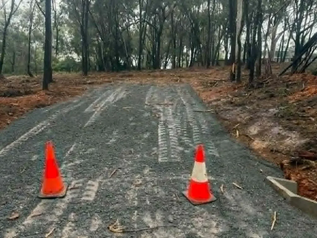 Macleay Island Newly cleared, large block in walking distance of Ferry