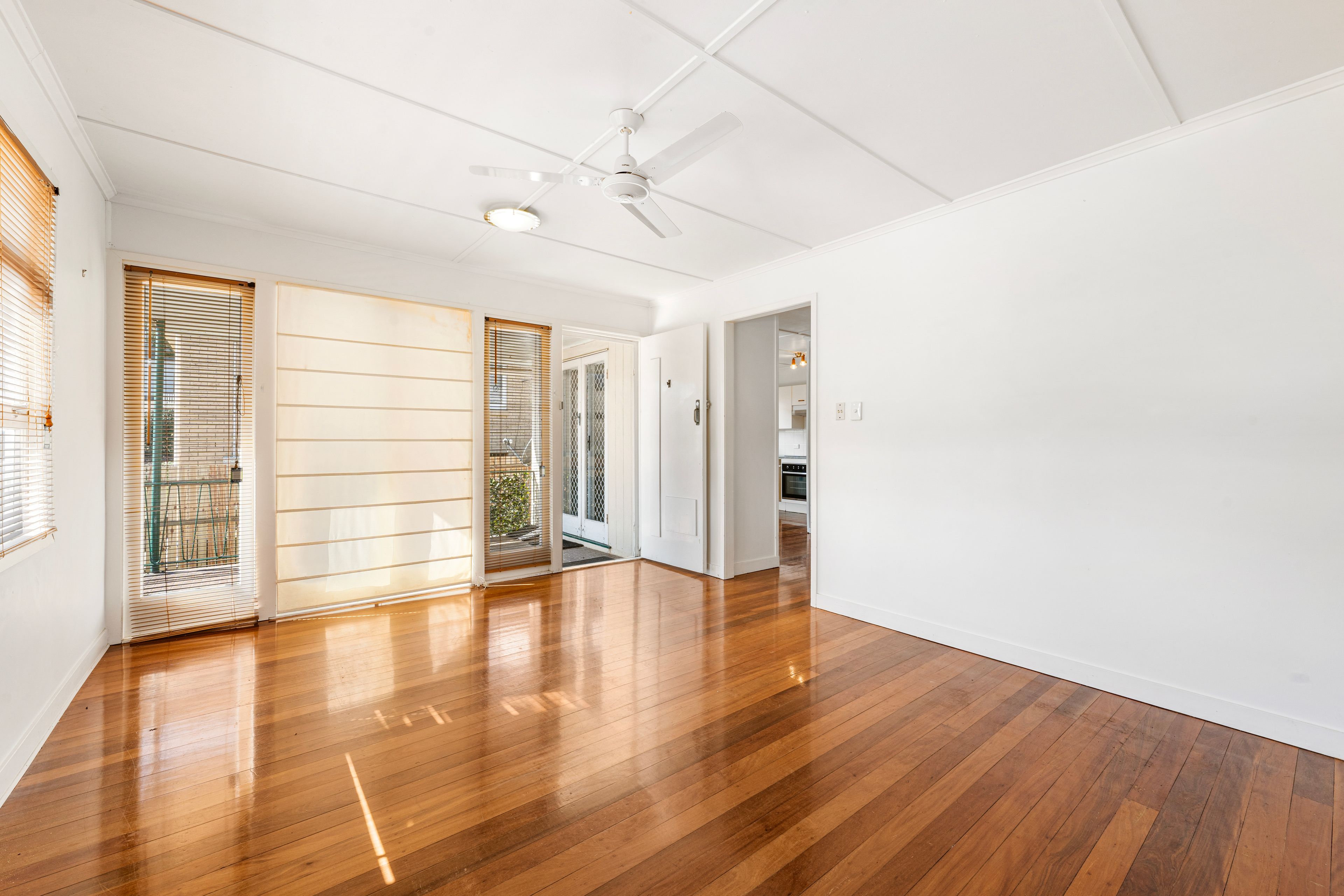 9 SILVERSTONE ST, HOLLAND PARK WEST QLD 4121, 0 habitaciones, 0 baños, House