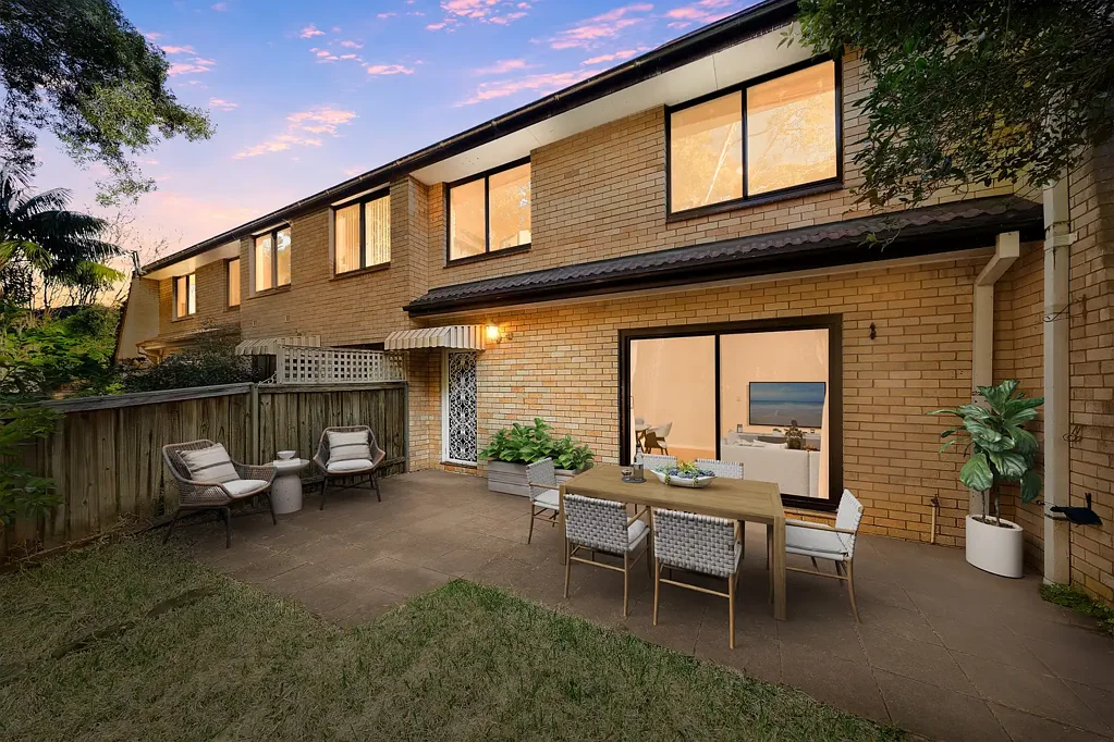 Artarmon 3ห้องนอน Contemporary Townhouse with Expansive Outdoor Space, Walk to Rail Convenience