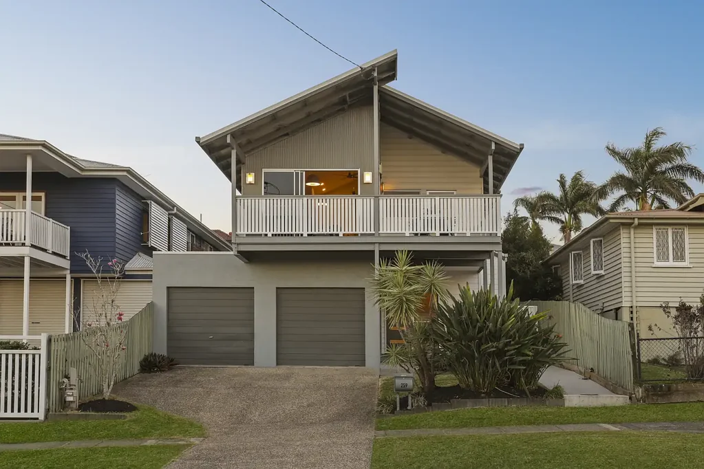 Nundah 5chambre Elevated Family Living with City Views
