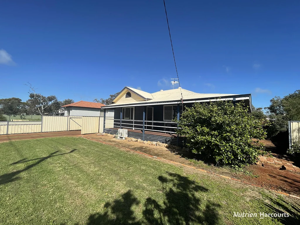 42 Richter Avenue, Morawa, WA 6623