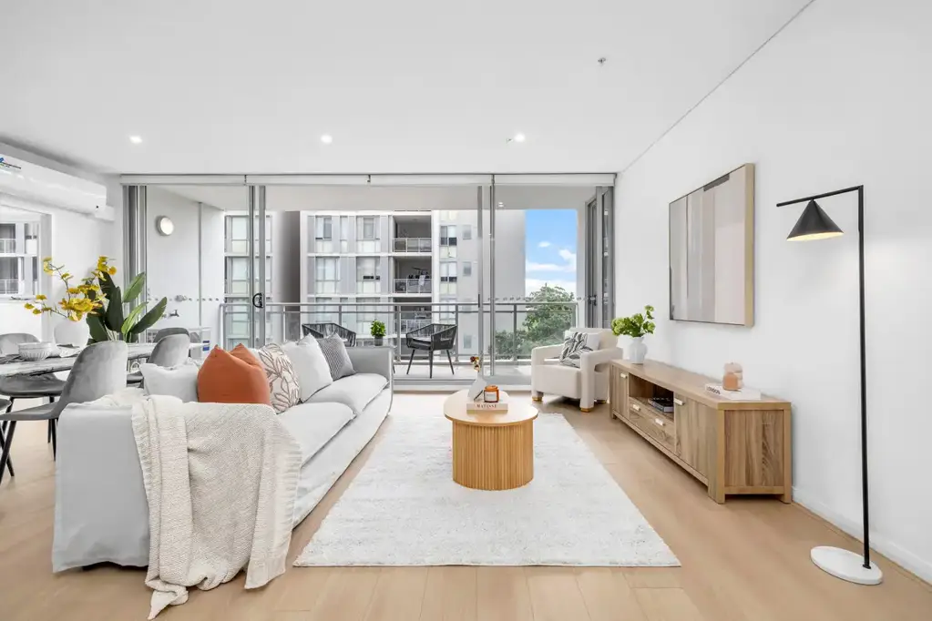 Carlingford 3房 优选学区住宅 近购物中心 步行轻轨学校 New Floorboards in Carlingford West Catchment