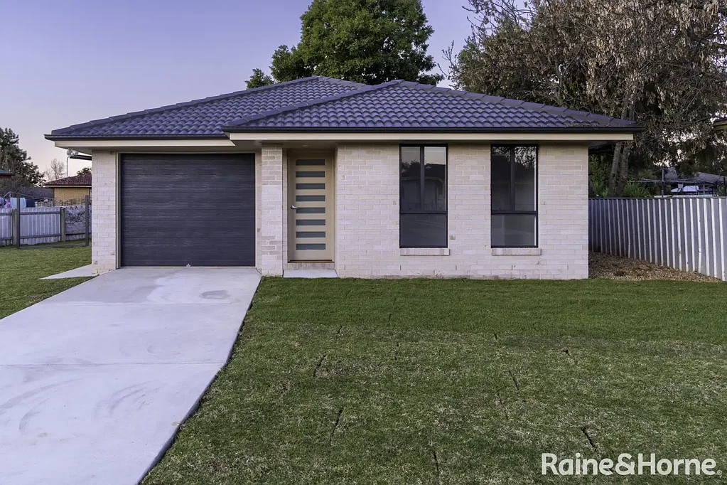 Tolland 4Zimmer Fully Rented Duplex - Two 2 Bedroom, 1 Bath Units - Turnkey Investment