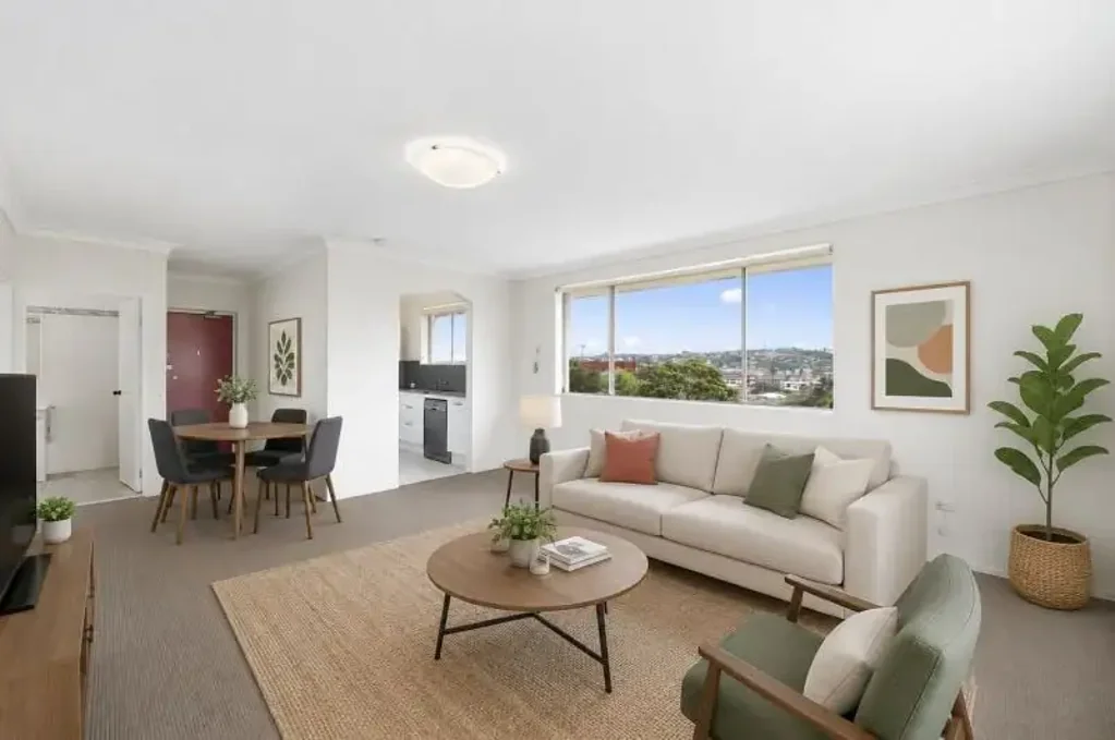 Top floor apartment with great views + undercover parking
