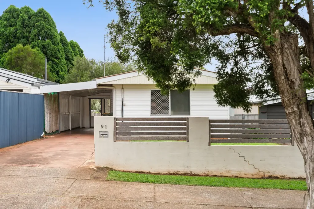 South Toowoomba 3Habitaciones Charming 1960s Home with Endless Potential in South Toowoomba