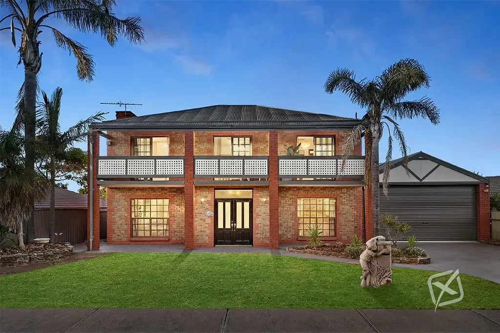 Hallett Cove 4房  EPIC SOLID BRICK HOME!