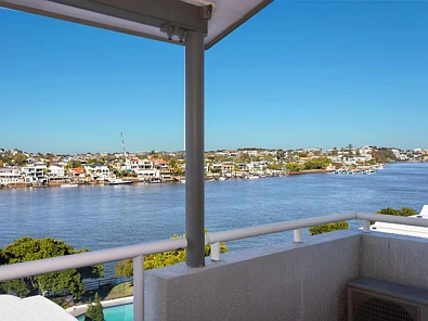 Teneriffe 3房 Teneriffe 天空之家 - 开阔河景 - 稀有上市 Teneriffe Sky Home - Sweeping River Views - Rarely Available
