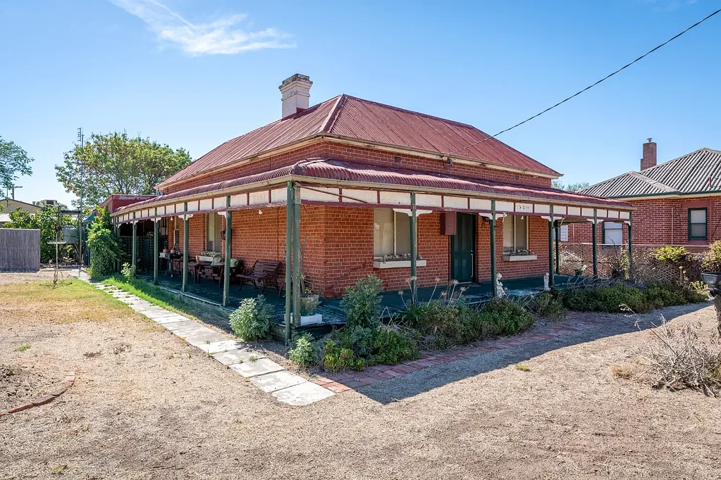 Jeparit 3 Bedroom Charming Brick Beauty!
